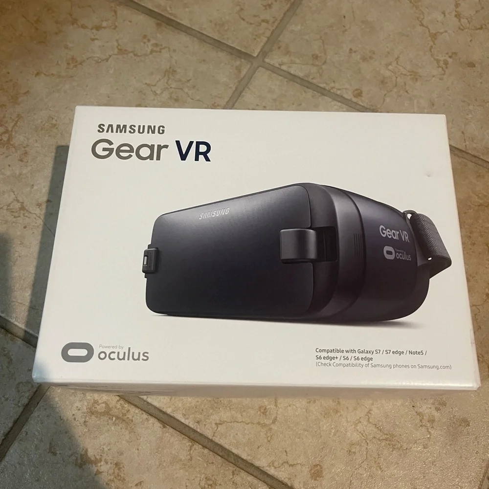 Samsung gear VR virtual reality oculus headset new in box